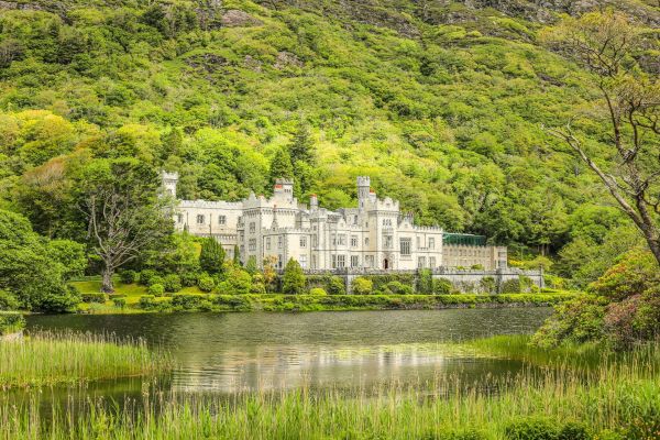 Où séjourner en Irlande pour des vacances avec des cours de musique traditionnelle et des visites de pubs irlandais?