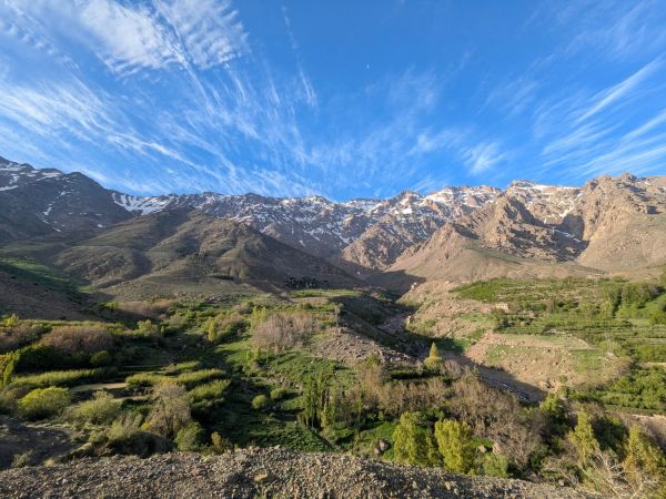 Quels sont les itinéraires à privilégier pour une randonnée dans les montagnes de l'Atlas, Maroc?