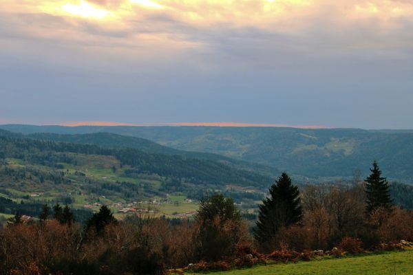 Quels sont les meilleurs itinéraires pour une randonnée dans les montagnes de Vosges, France?